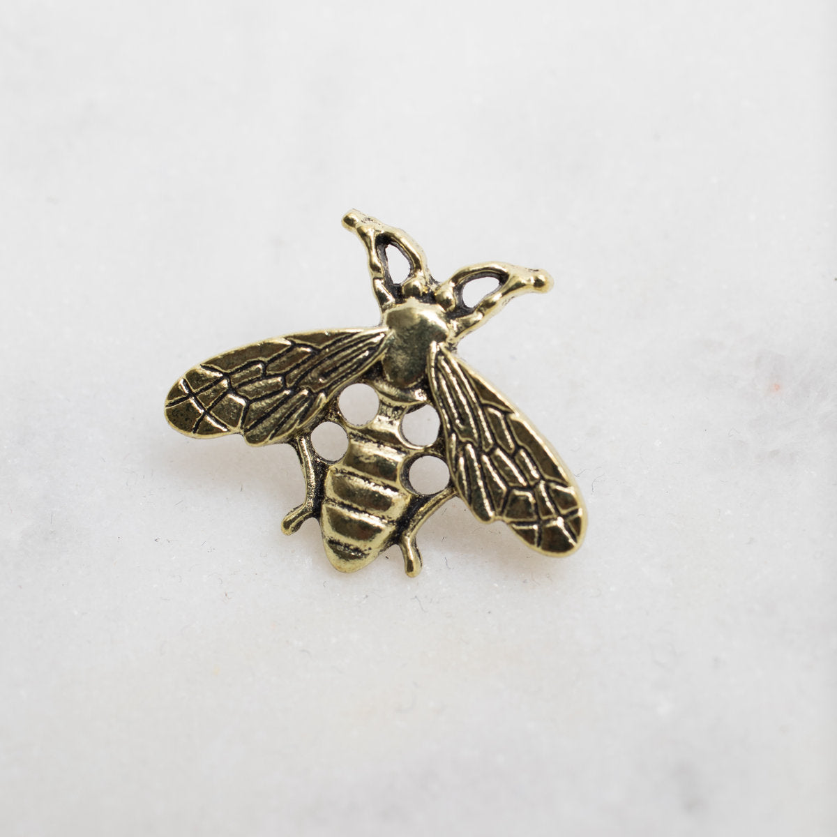 forth + WAYNE Bee hat pin