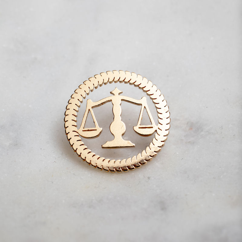 forth + WAYNE Even Scales Gold hat pin